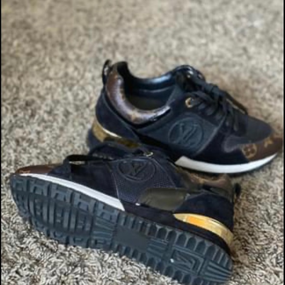 Louis Vuitton - Picture 3 of 5